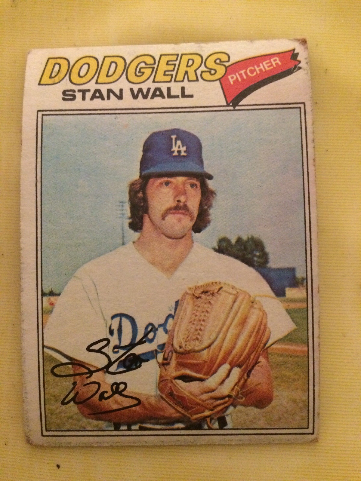 1977 Topps Stan Wall Baseball Card #88 Dodgers Pitcher