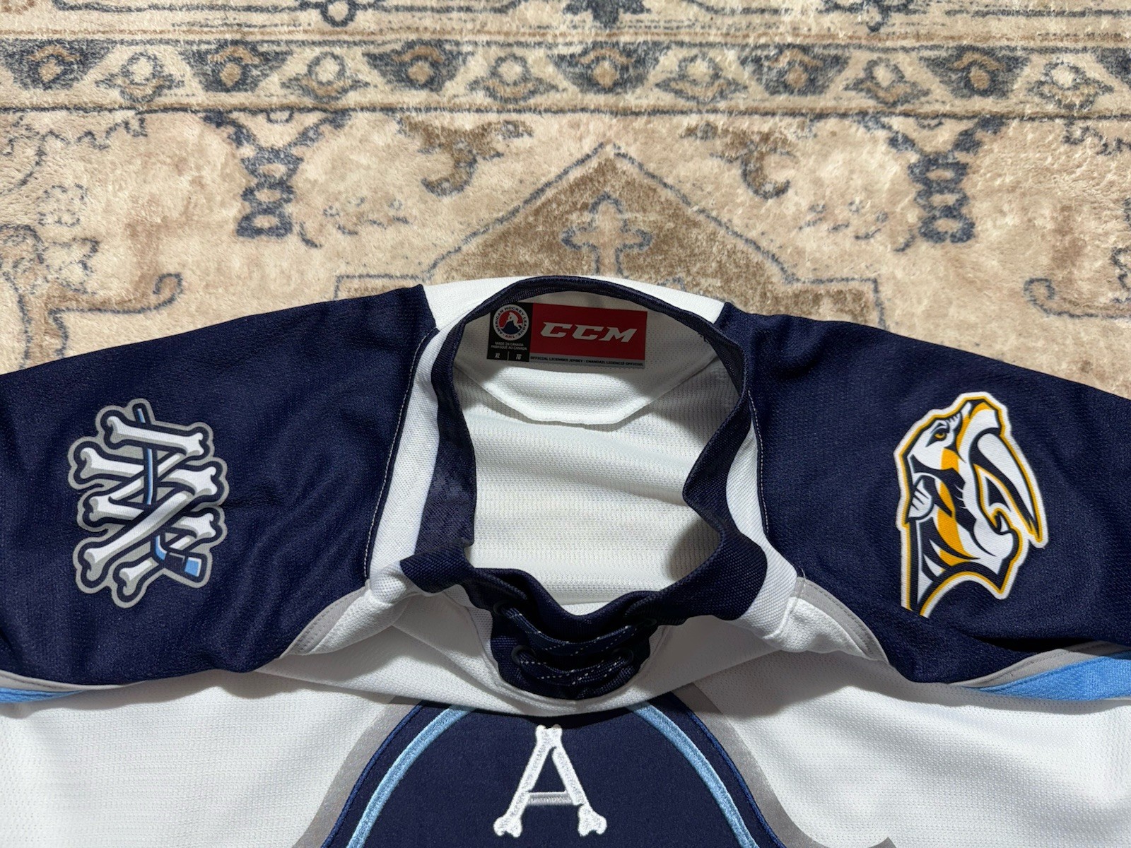 CCM Official Milwaukee Admirals Hockey Jersey AHL White/Navy/Light Blue Size XL