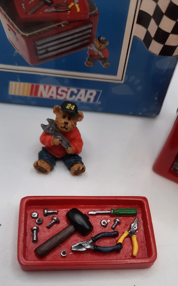 Boyds Bear #24 JOE GORDON Nascar Racing Treasure Hinged Box 919363
