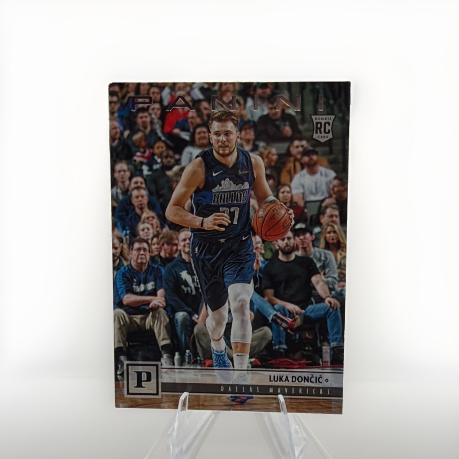 2018-19 Panini Chronicles Luka Doncic #111 True Base RC Rookie Dallas Mavericks.