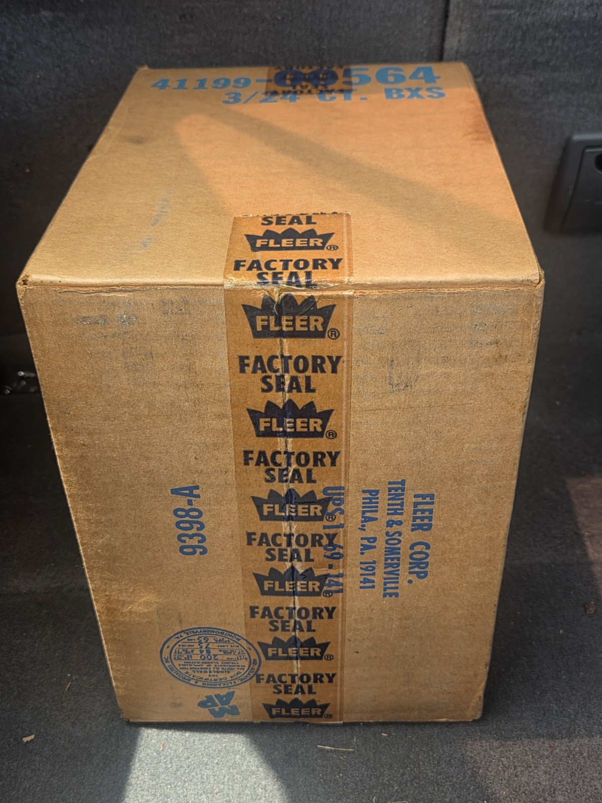 Factory Sealed 1990 Fleer Football Rack Pack 3 Box Case – 3/24ct NEW 41199-0564