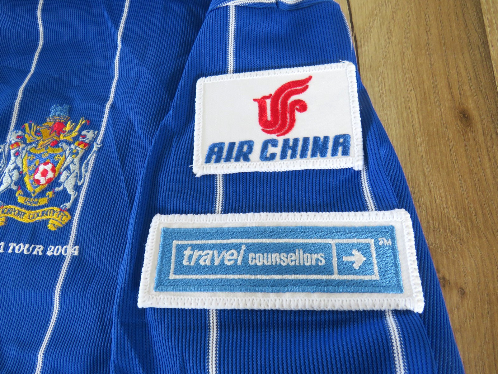2004/05 OFFICIAL STOCKPORT COUNTY LARGE MEN’S TOUR OF CHINA FOOTBALL SHIRT. RARE