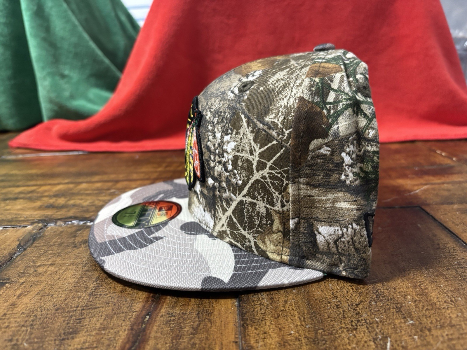 Chicago Blackhawks Realtree Camo New Era Fitted 7 3/4 Green UV Glow In The Dark