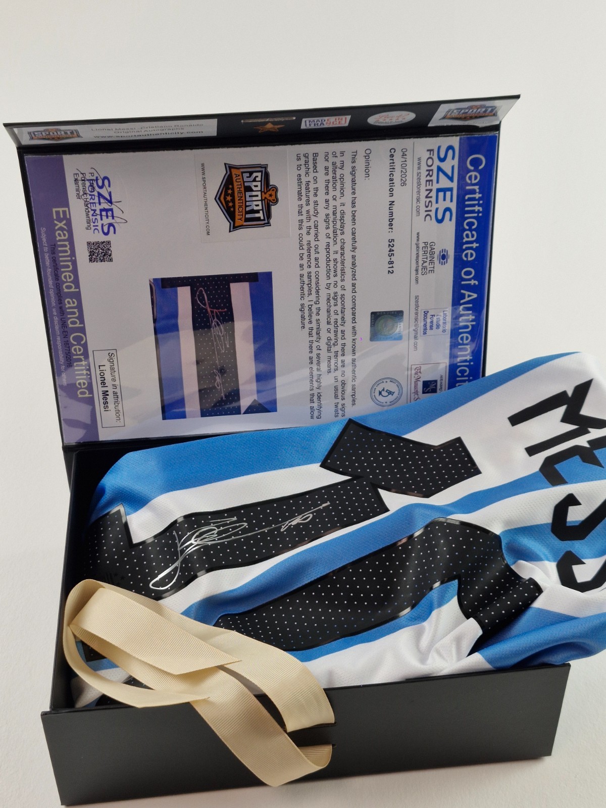 Lionel Messi Argentina Qatar FIFA 2022 hand-signed +COA Free shipping worldwide