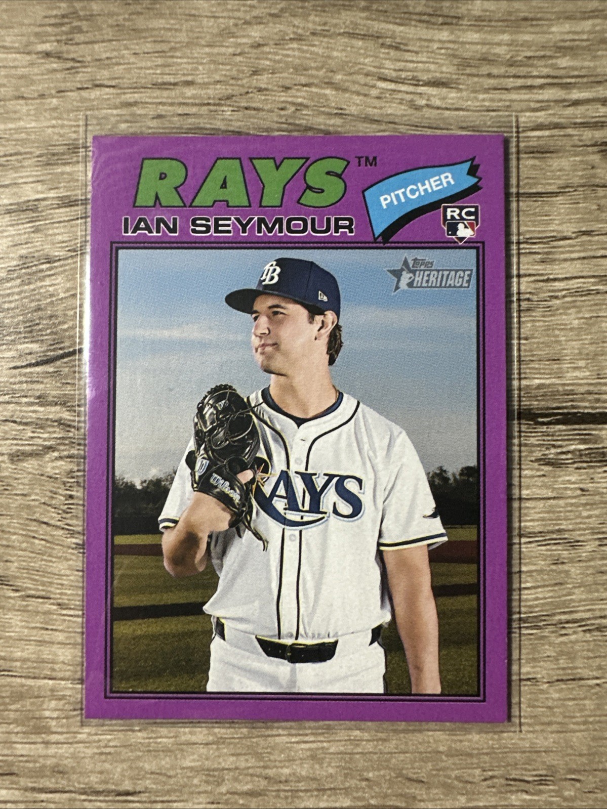 2026 Topps Heritage – Light Purple Boarder Ian Seymour #181 (RC)