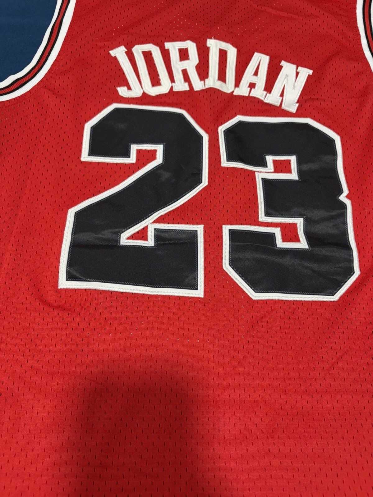 Nike Label 1984 MICHAEL JORDAN No. 23 CHICAGO BULLS “Flight” (Size M) Jersey