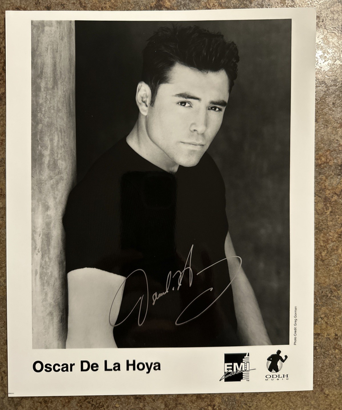Oscar De La Hoya Signed photo EMI Latin ODLH