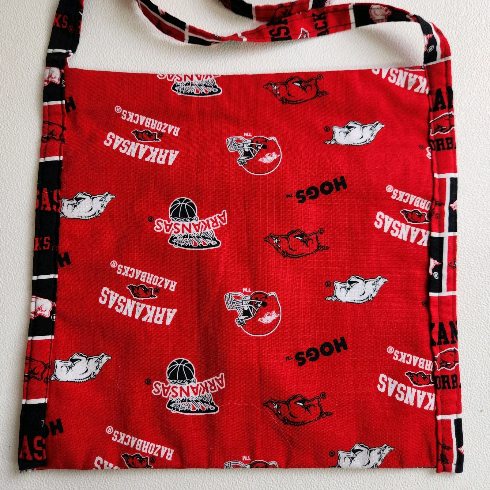 Arkansas Razorbacks Cloth 20″Cross Body Shoulder Bag 2 Zippered Pouches 1 Open