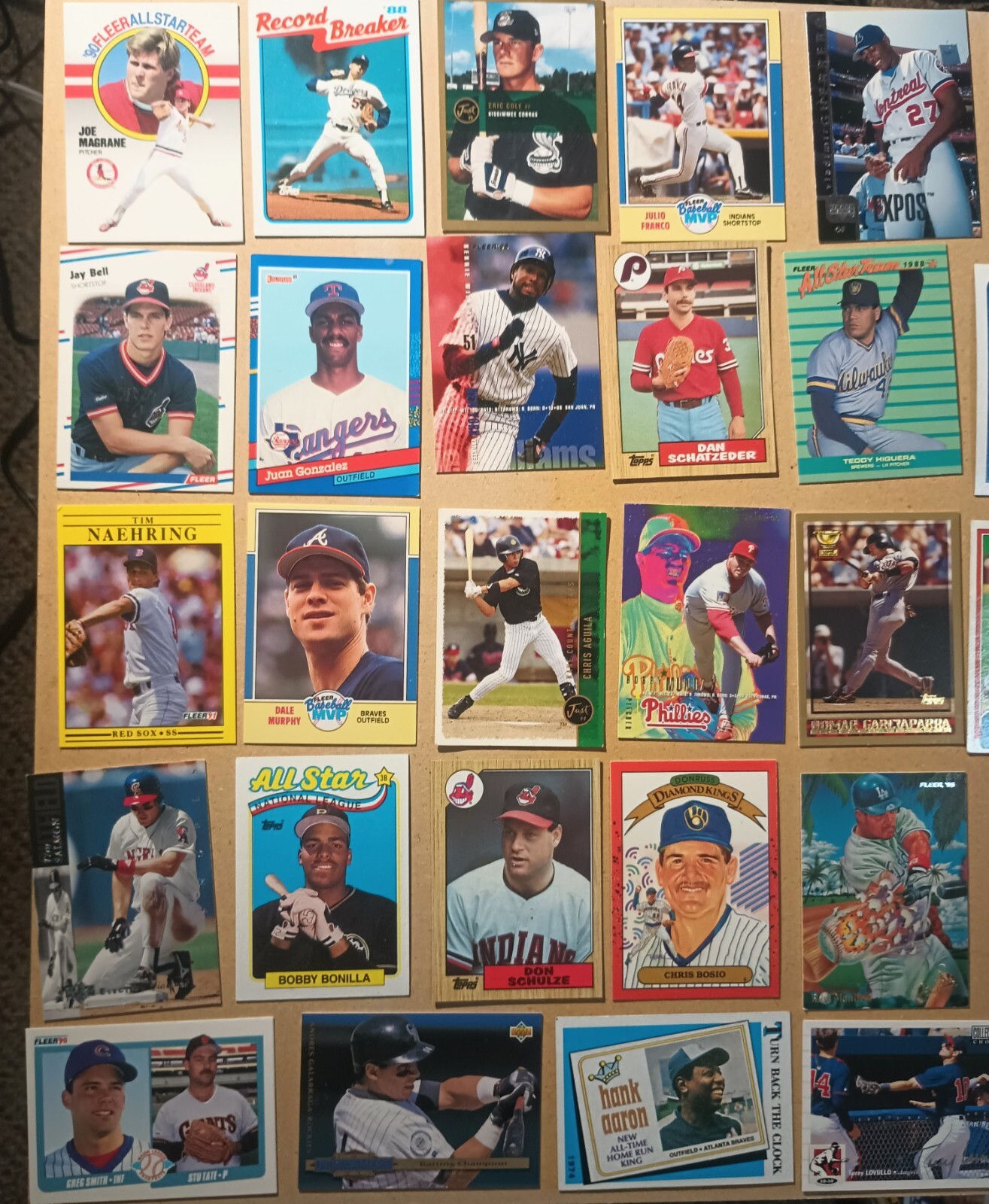 LOT OF 40 BASEBALL CARDS