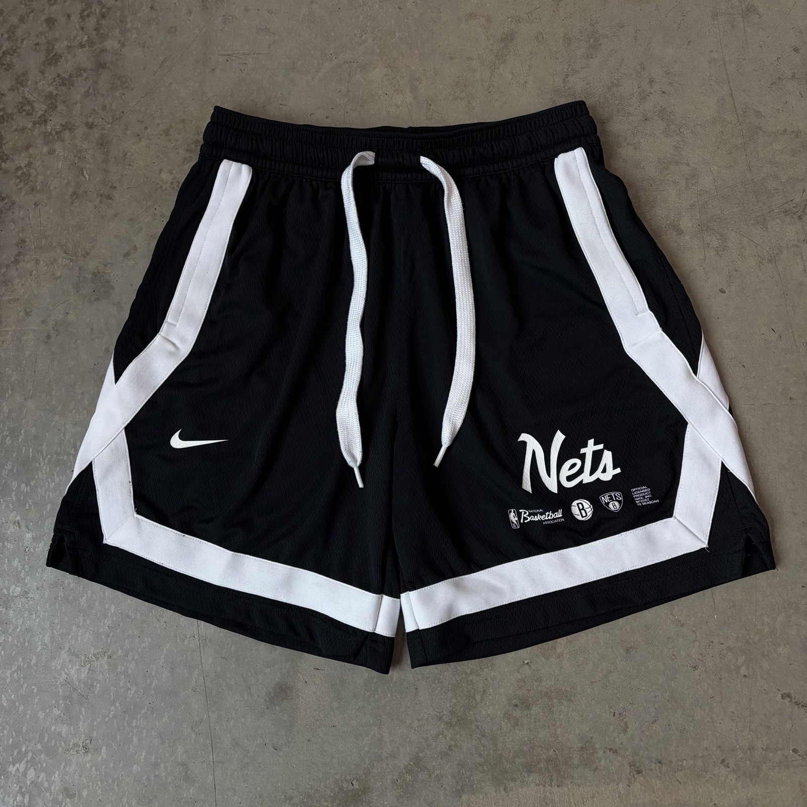 Nike Dri-Fit Brooklyn Nets NBA Mesh Basketball Shorts Black Logo Gym Size Small