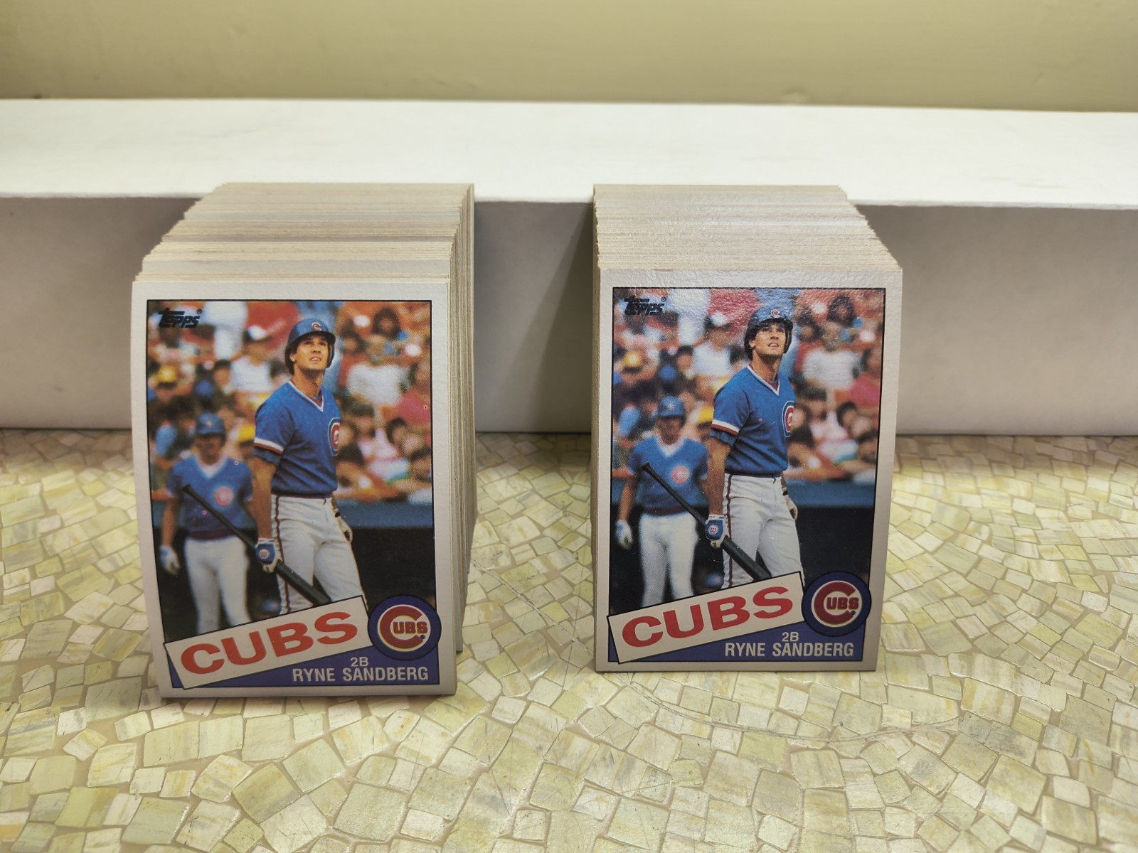 1985 TOPPS #460 RYNE SANDBERG HOF LOT OF 200