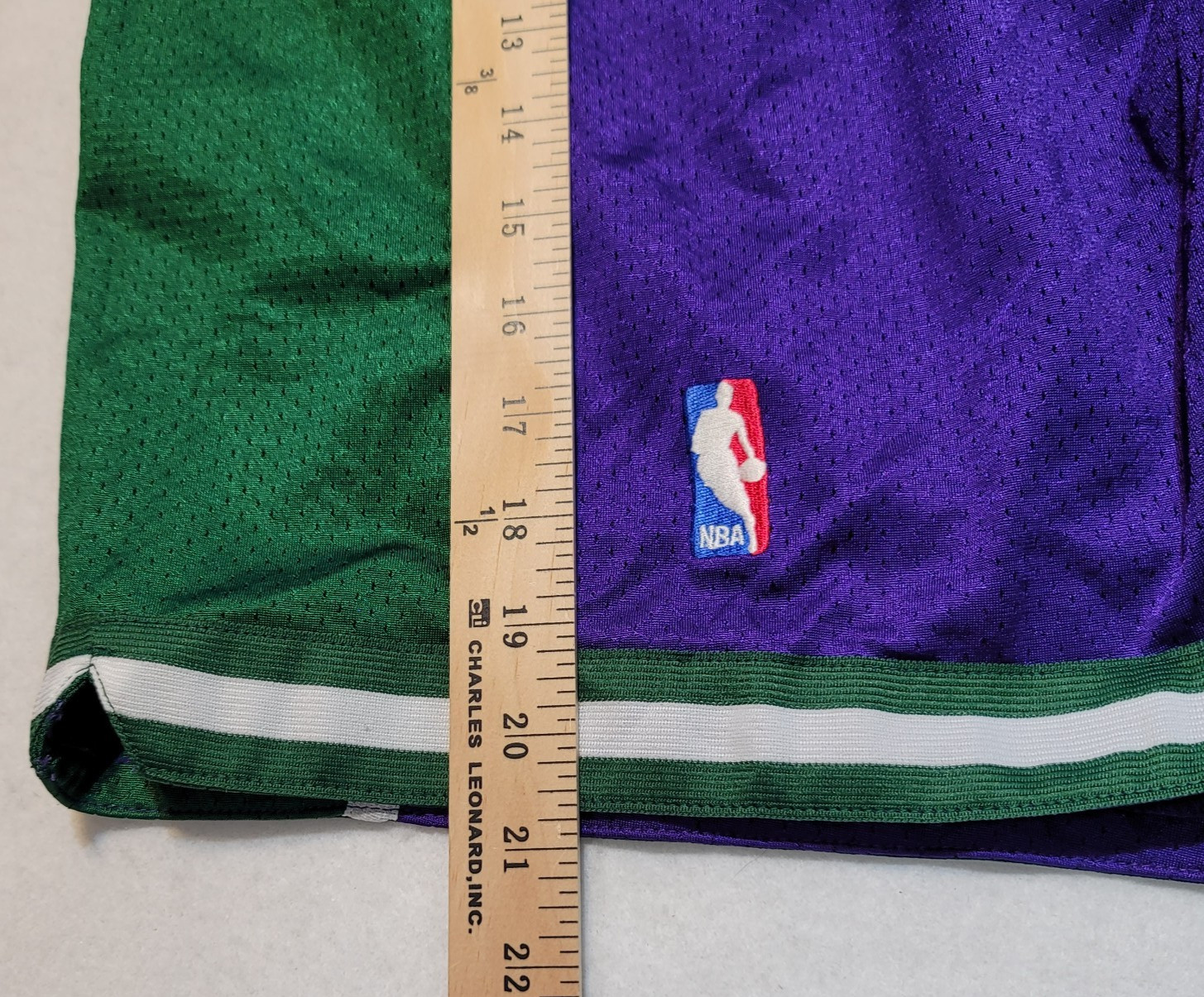 Milwaukee Bucks NBA Reebok Team Issued Shorts Game Purple Green Men 40 Vintage