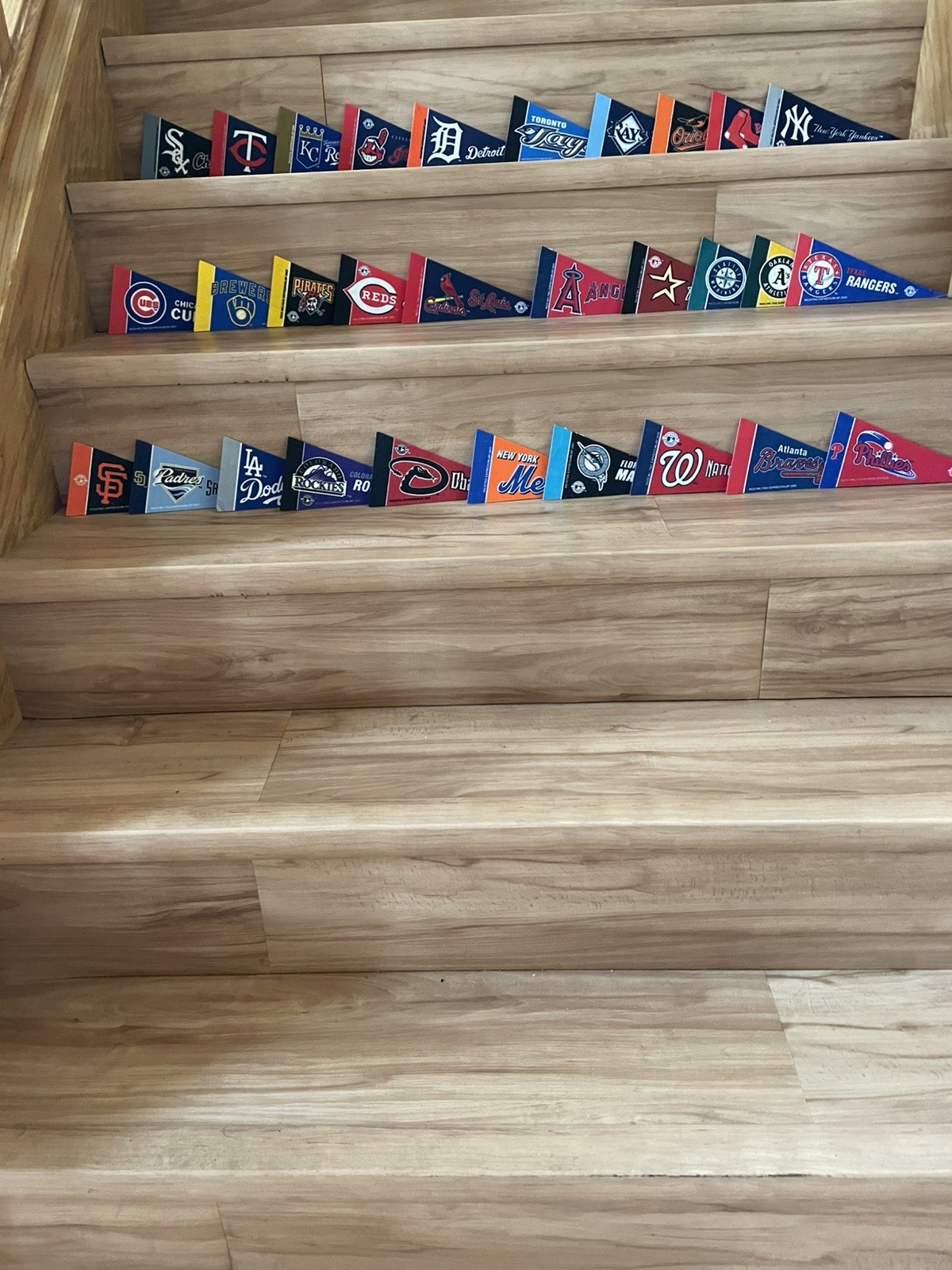 MLB Mini Pennants 9″x4″ Felt ALL 2005-2011! Lg Helmets and Mini Helmets READ!