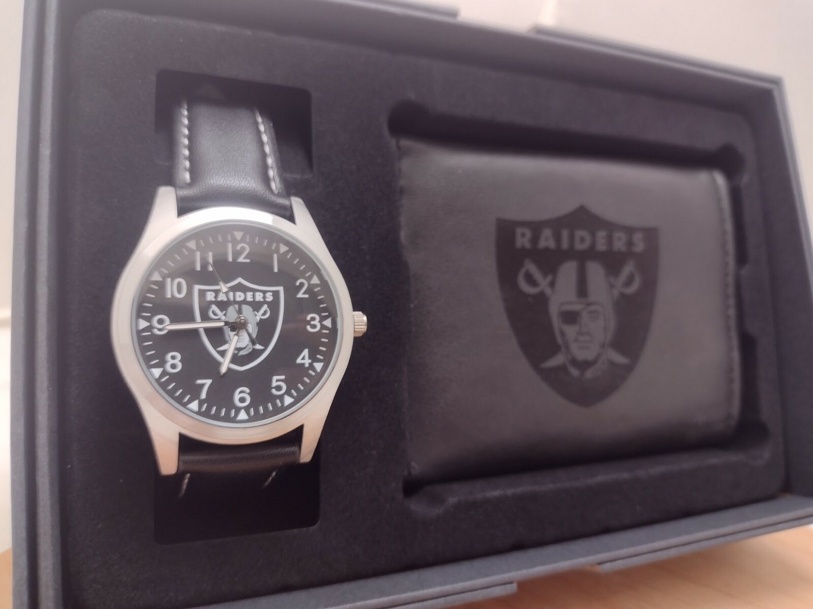 Oakland Raiders NFL Black Watch And Wallet Gift Set – Free Shipping
