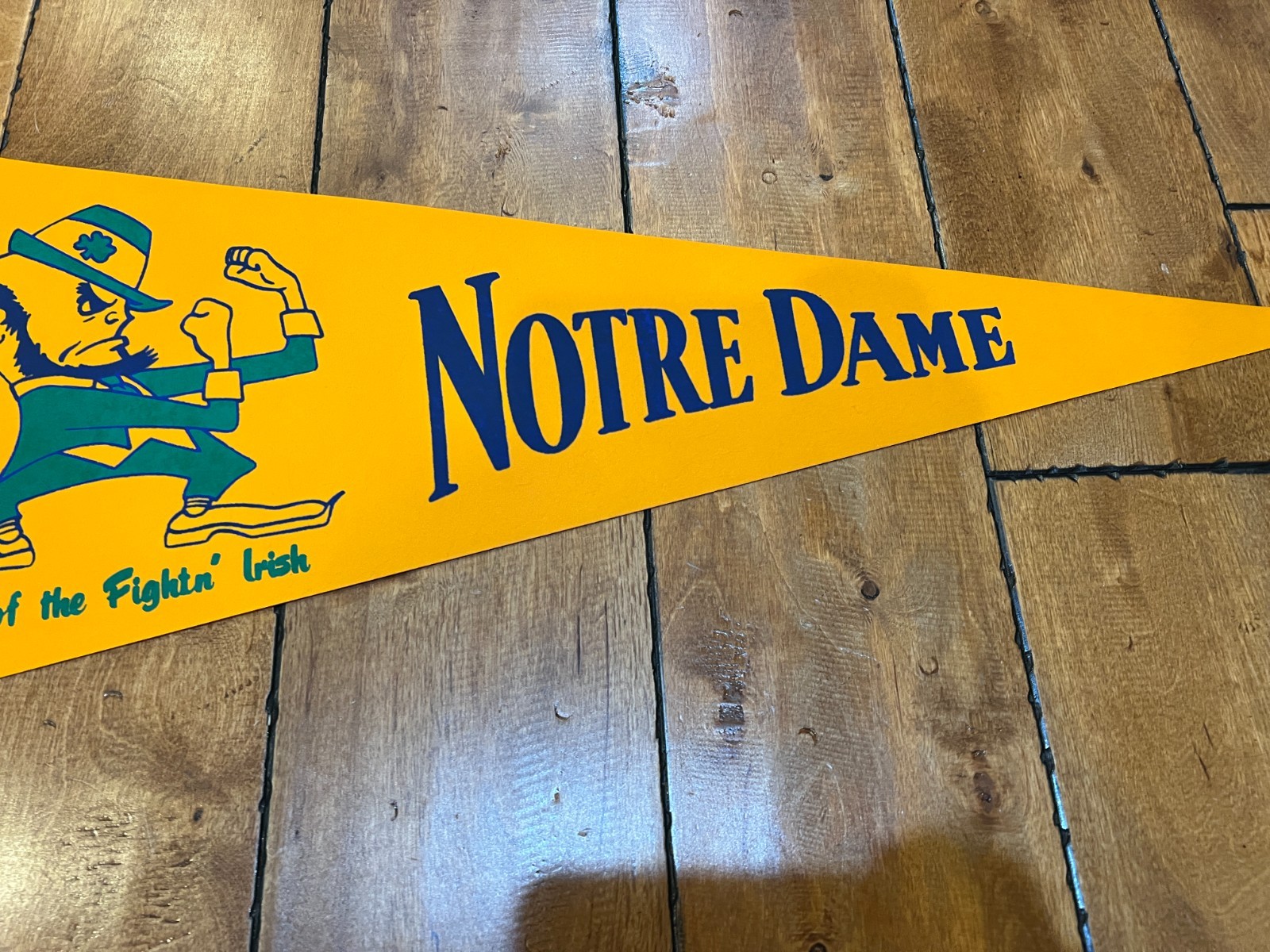 Notre Dame Vintage Fightin’ Irish Felt 30″ Pennant Football Yellow Blue RARE