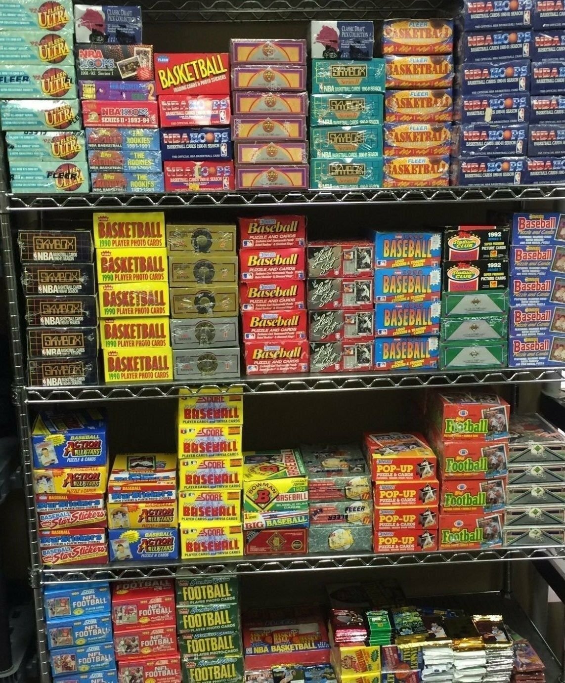 GIGANTIC ESTATE FIND OF VINTAGE SPORTSCARDS WITH OLD UNOPENED PACKS BASKETBALL