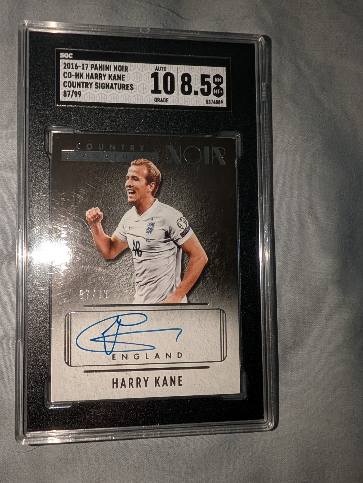 2016-17 Panini Noir Harry Kane England Country Signatures 87/99 On Card Auto SGC