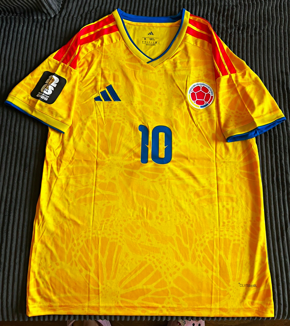 Colombia National Team James #10 adidas Men’s M Soccer Jersey Yellow/Blue/Red