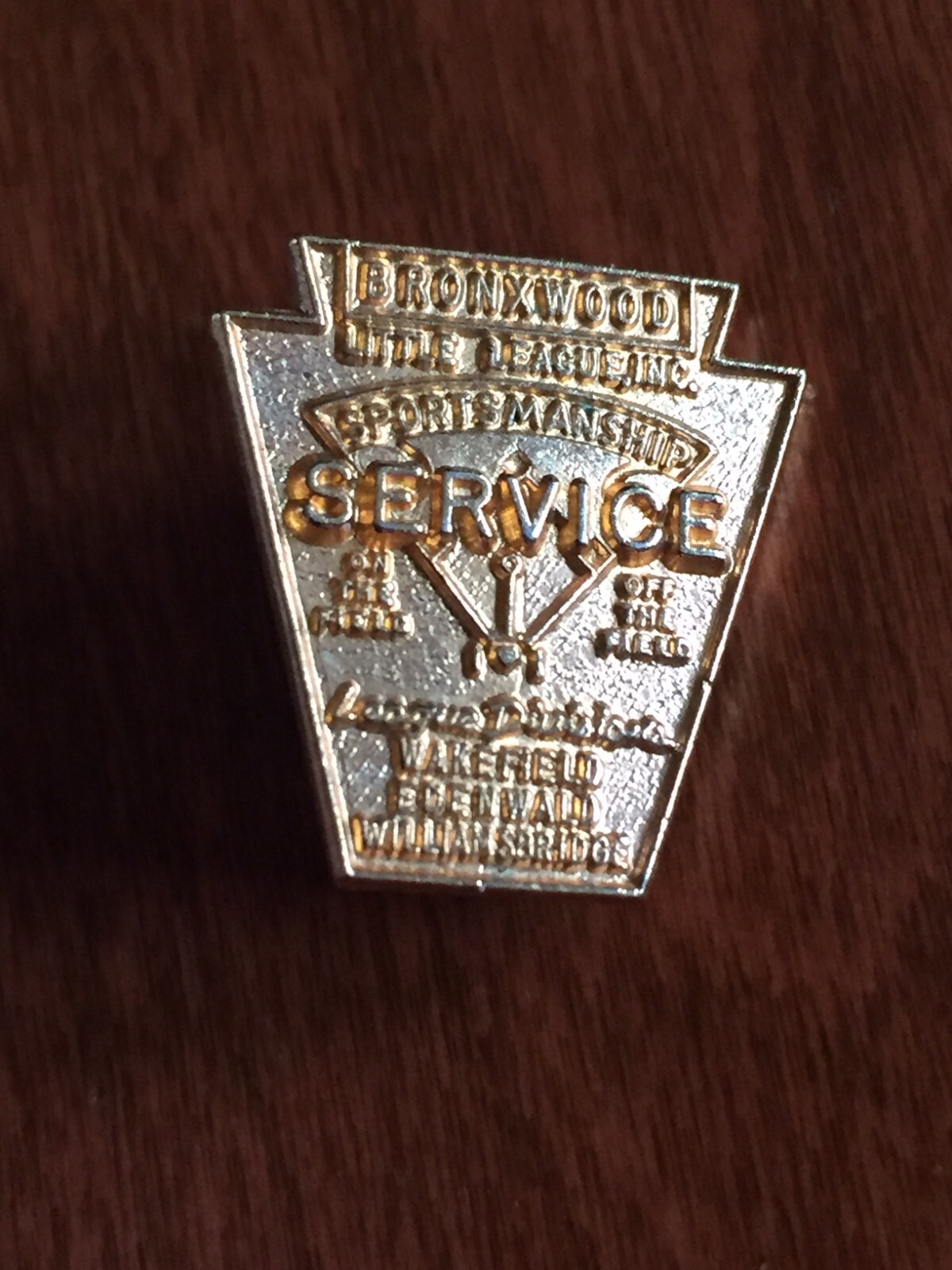 LITTLE LEAGUE BASEBALL SERVICE PIN – VINTAGE PRE-1970s BRONXWOOD NY WAKEFIELD