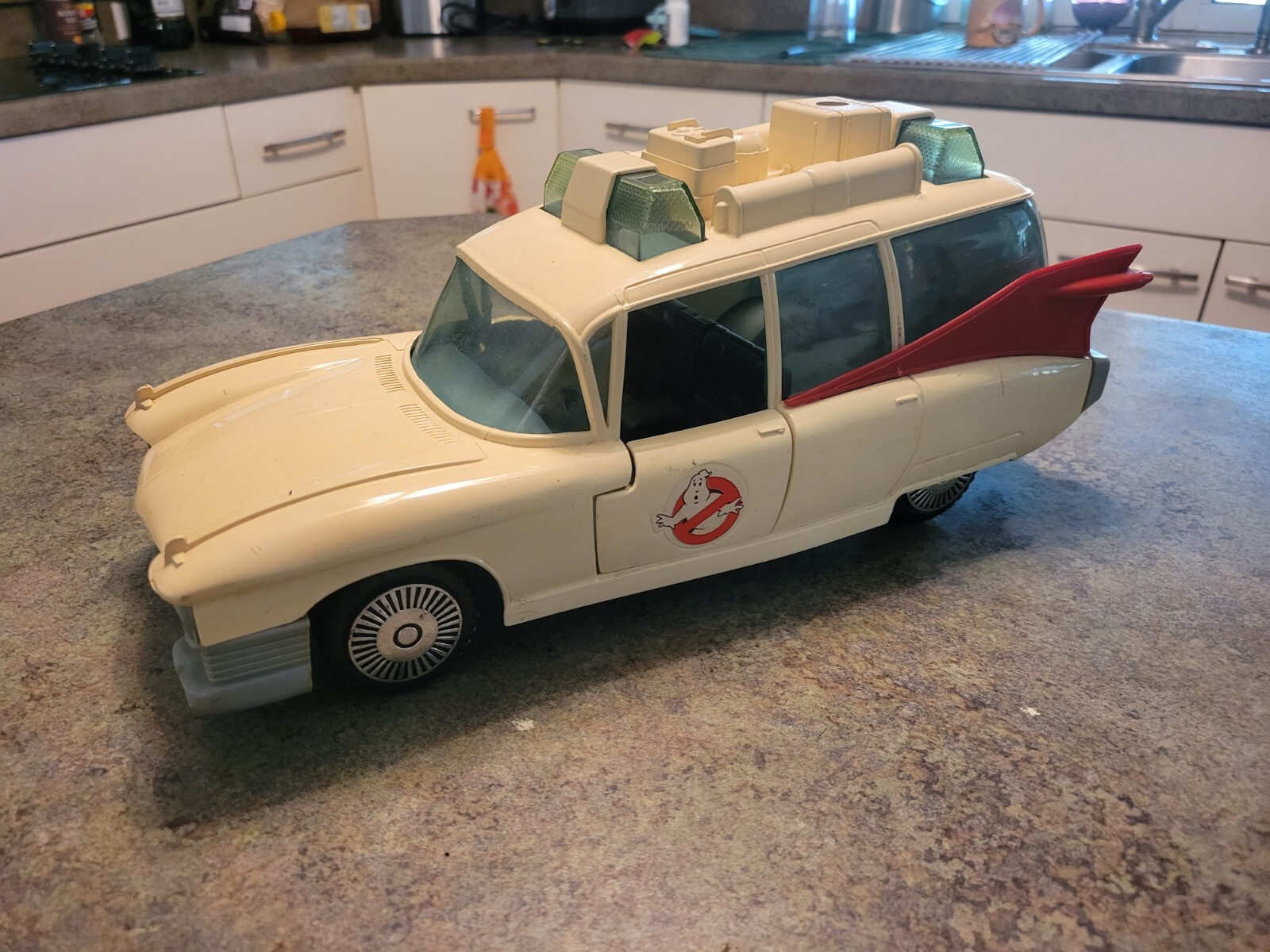 Vintage 1984 Columbia Pictures Made in Mexico Ghostbusters 14.5″ Car Ecto 1