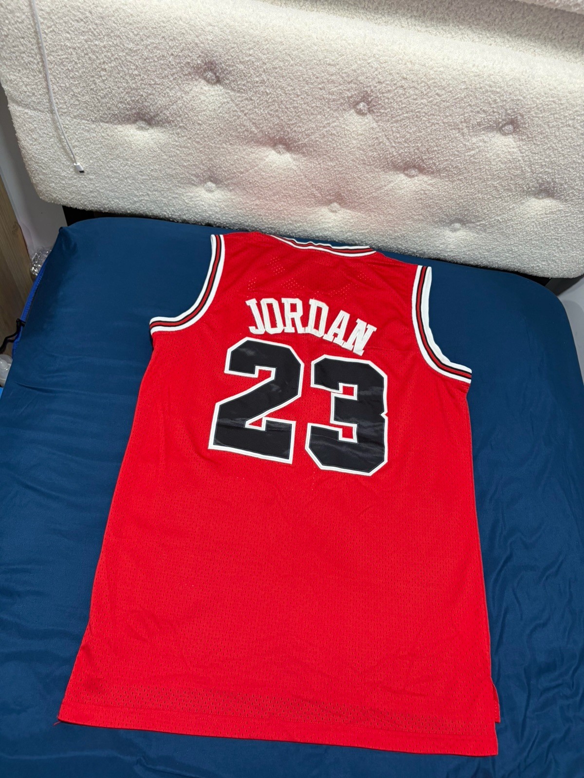 Nike Label 1984 MICHAEL JORDAN No. 23 CHICAGO BULLS “Flight” (Size M) Jersey