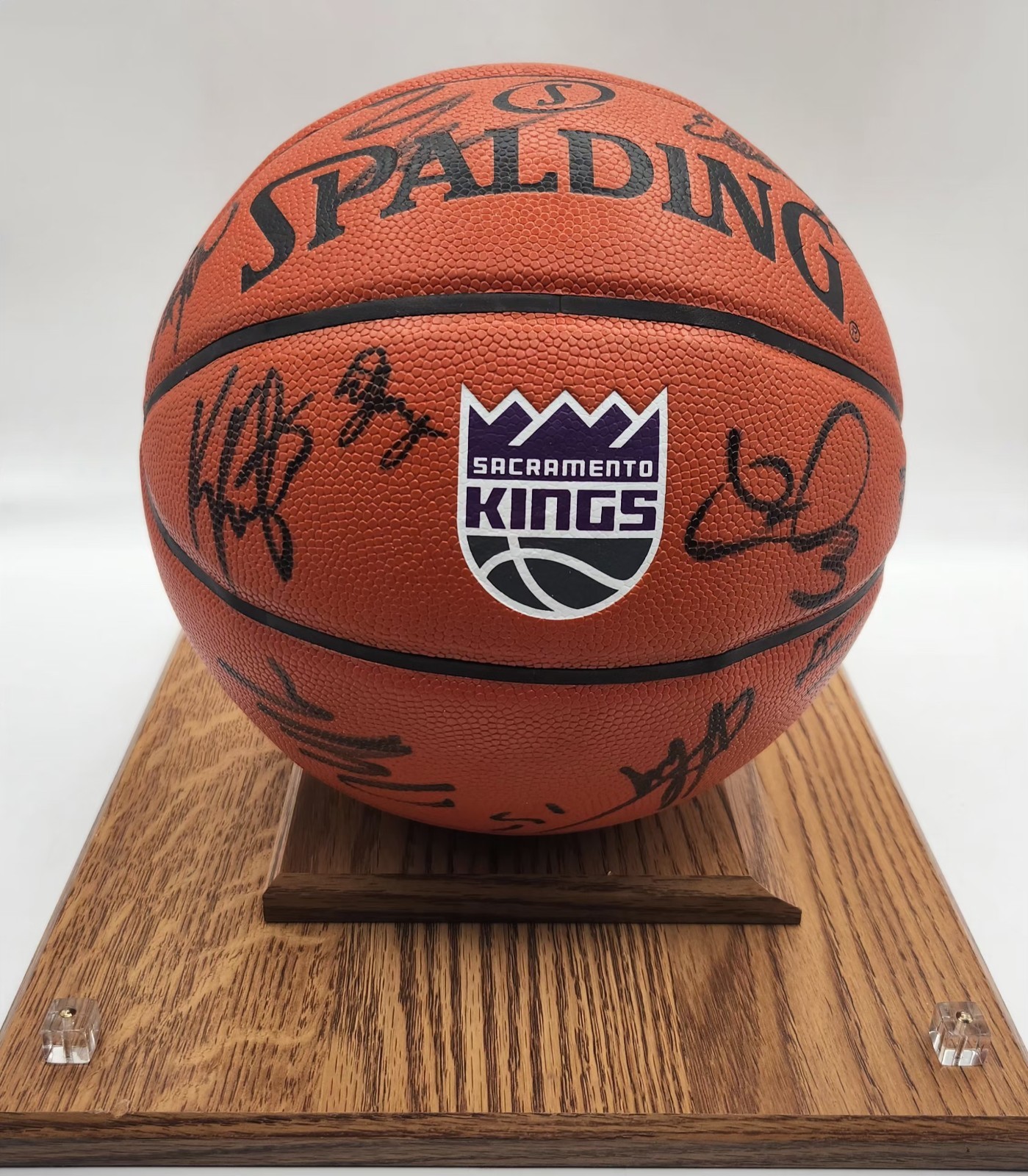 Sacramento Kings Team Signed Indoor/Outdoor Basketball