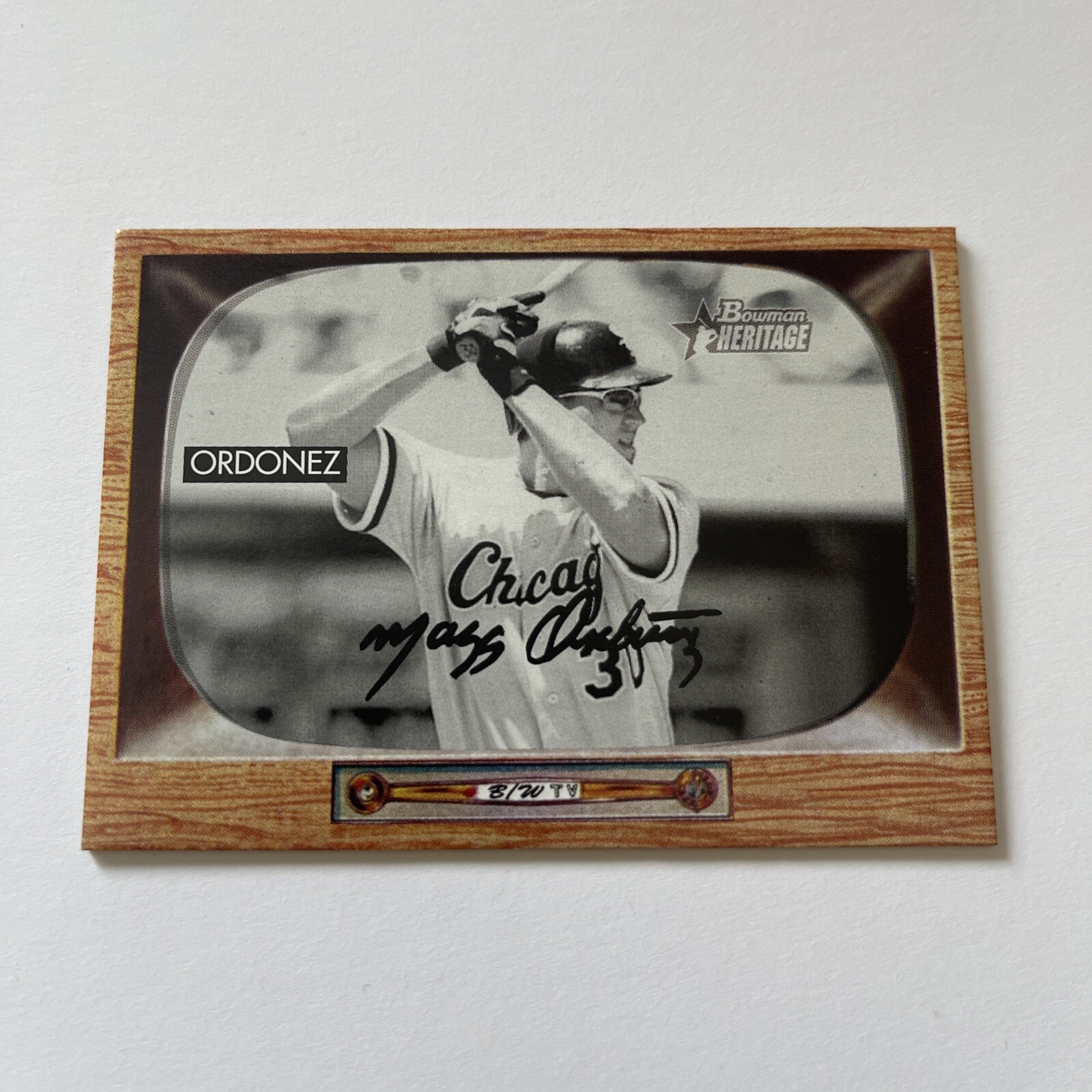 2004 Bowman Heritage Magglio Ordonez White Sox Black and White Parallel Card #25