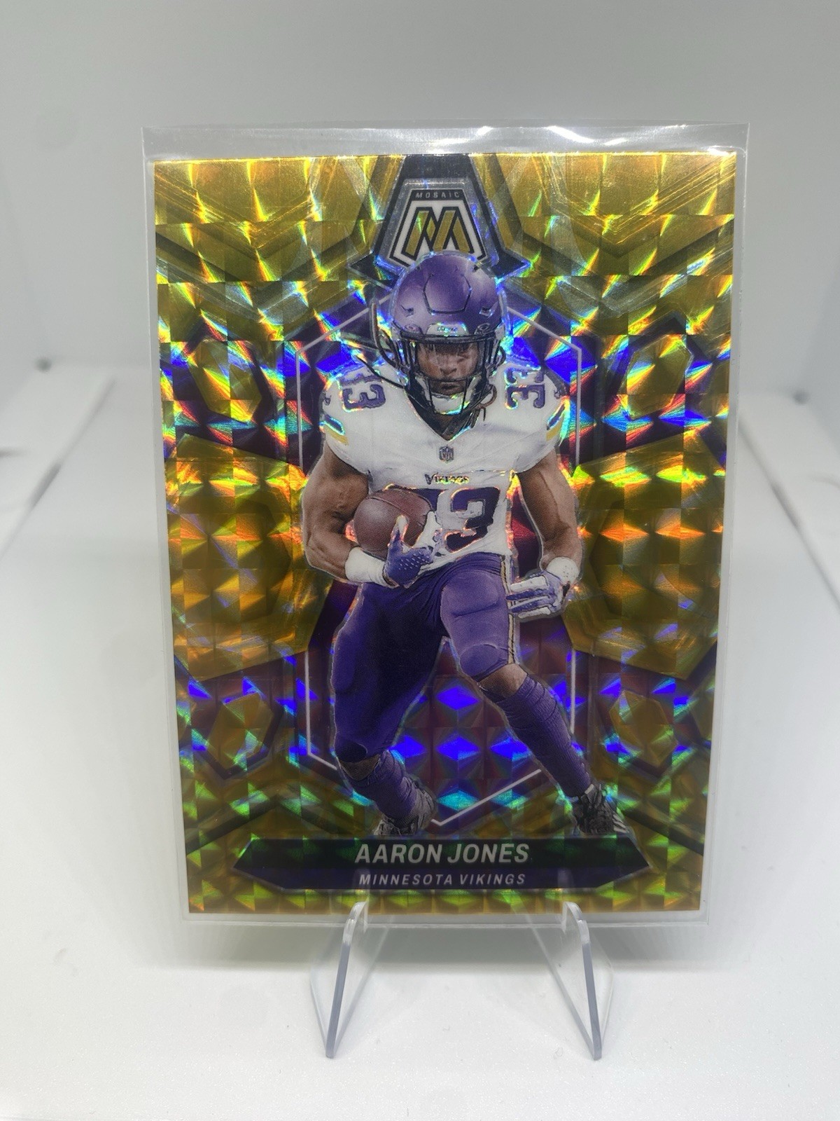 Aaron Jones 2024 Panini Mosaic – Reactive Yellow Mosaic Prizm #142 – Vikings