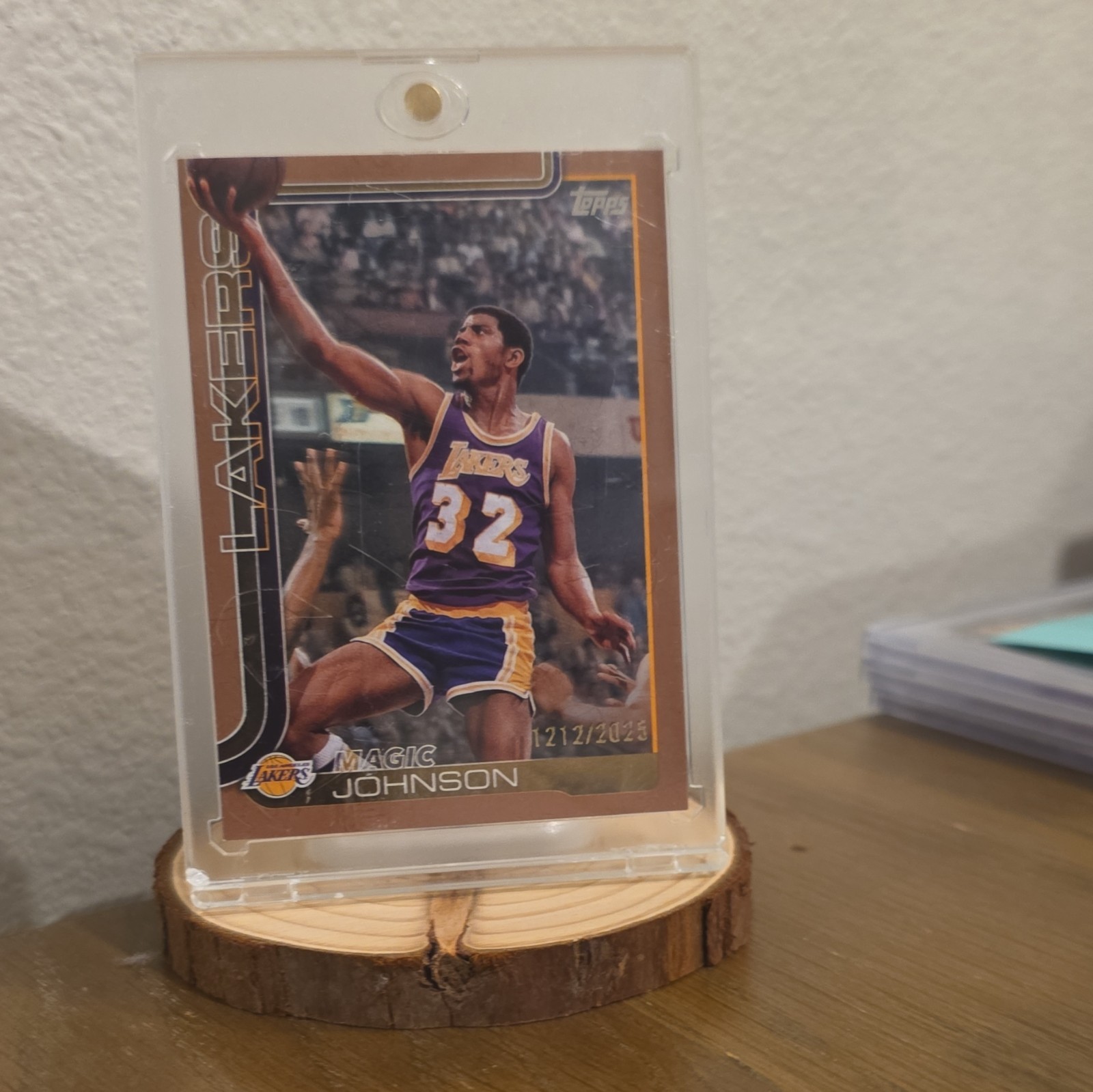 Topps 2025-26 Magic Johnson Los Angeles Lakers Gold Parallel /2025 #255