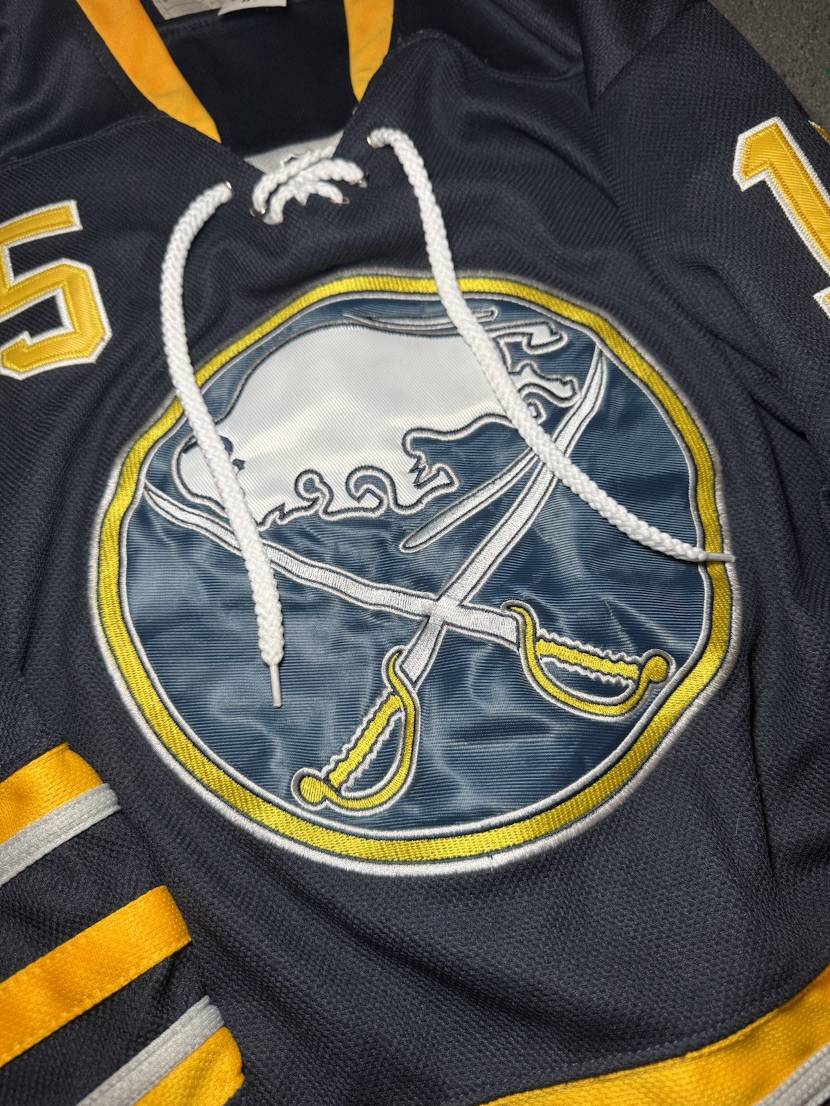 Reebok CCM Buffalo Sabres Jack Eichel #15 Hockey Jersey Size 48 Medium￼