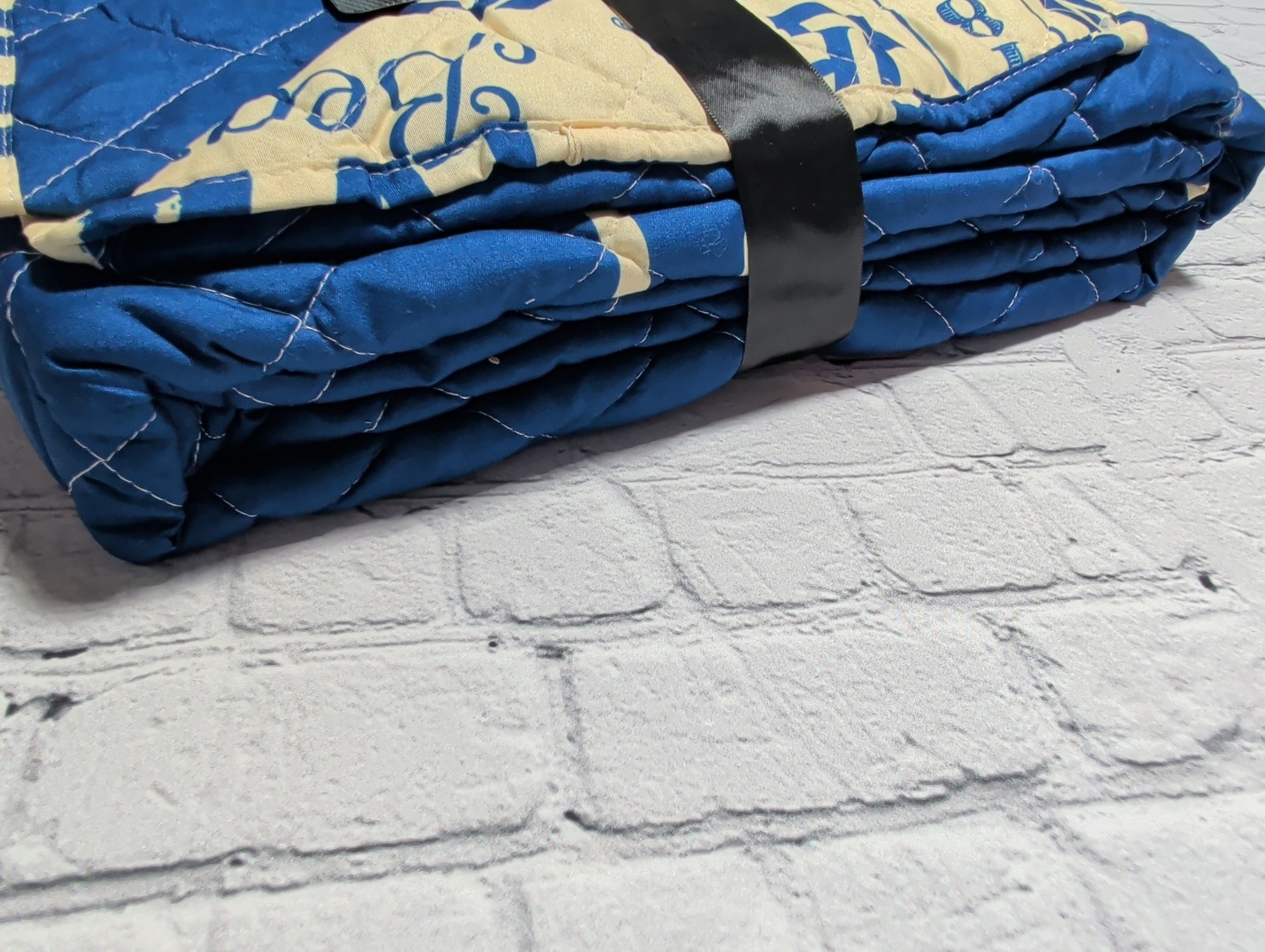 NEW NCAA Arizona Wildcats Lightweight Quilted Blanket 60″x80″ Double Sided