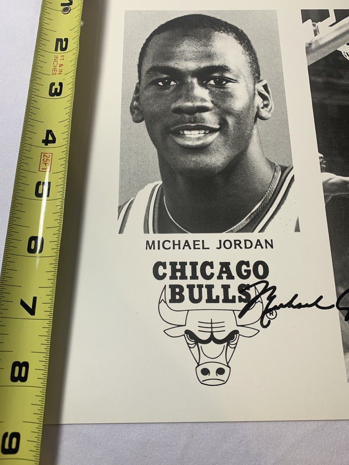 Vintage Chicago Bulls Michael Jordan black & white basketball photo 8x10in.