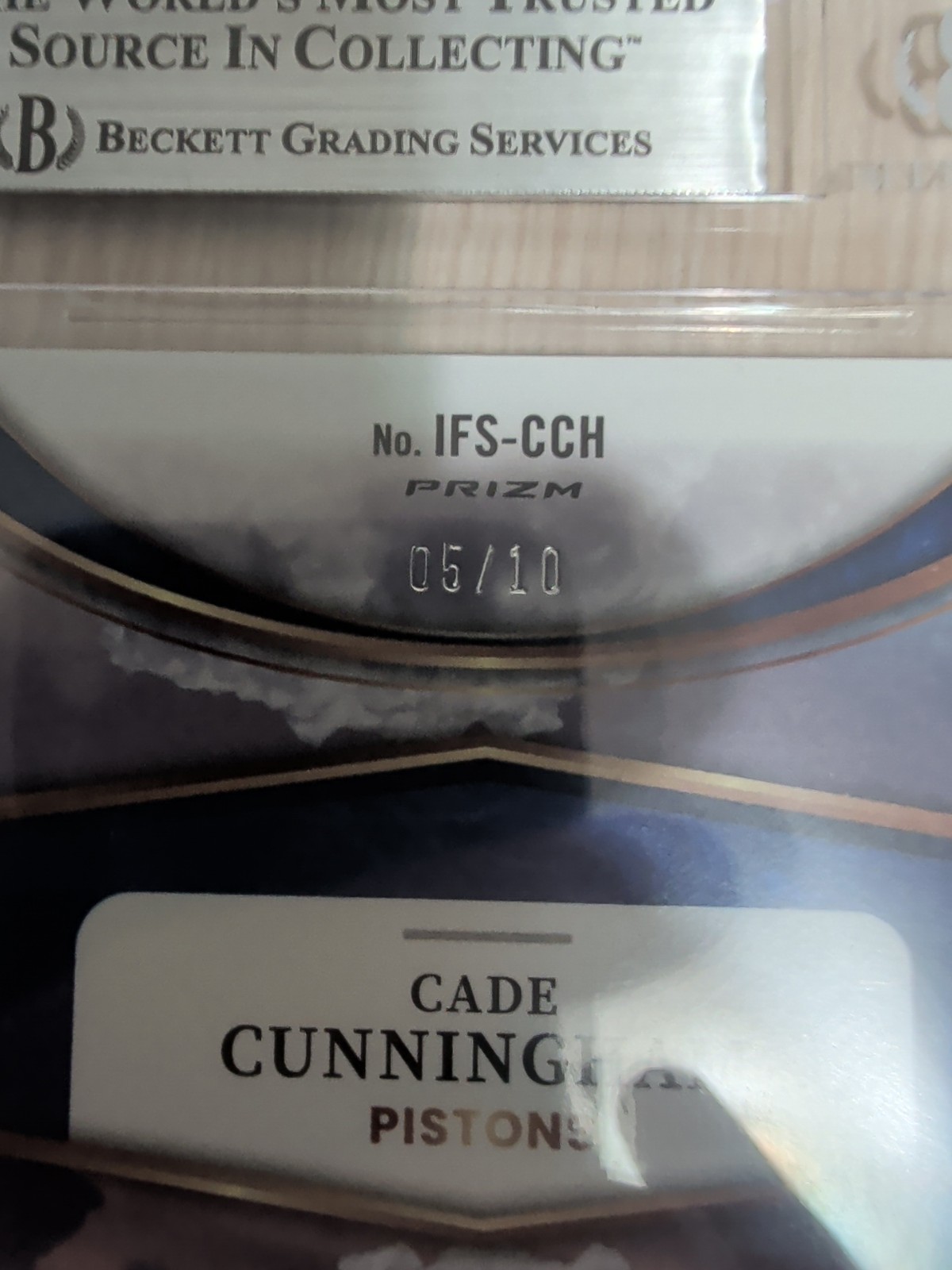 2022-23 Select /10 In Flight Signatures Gold Prizms Cade Cunningham Beckett 8.5