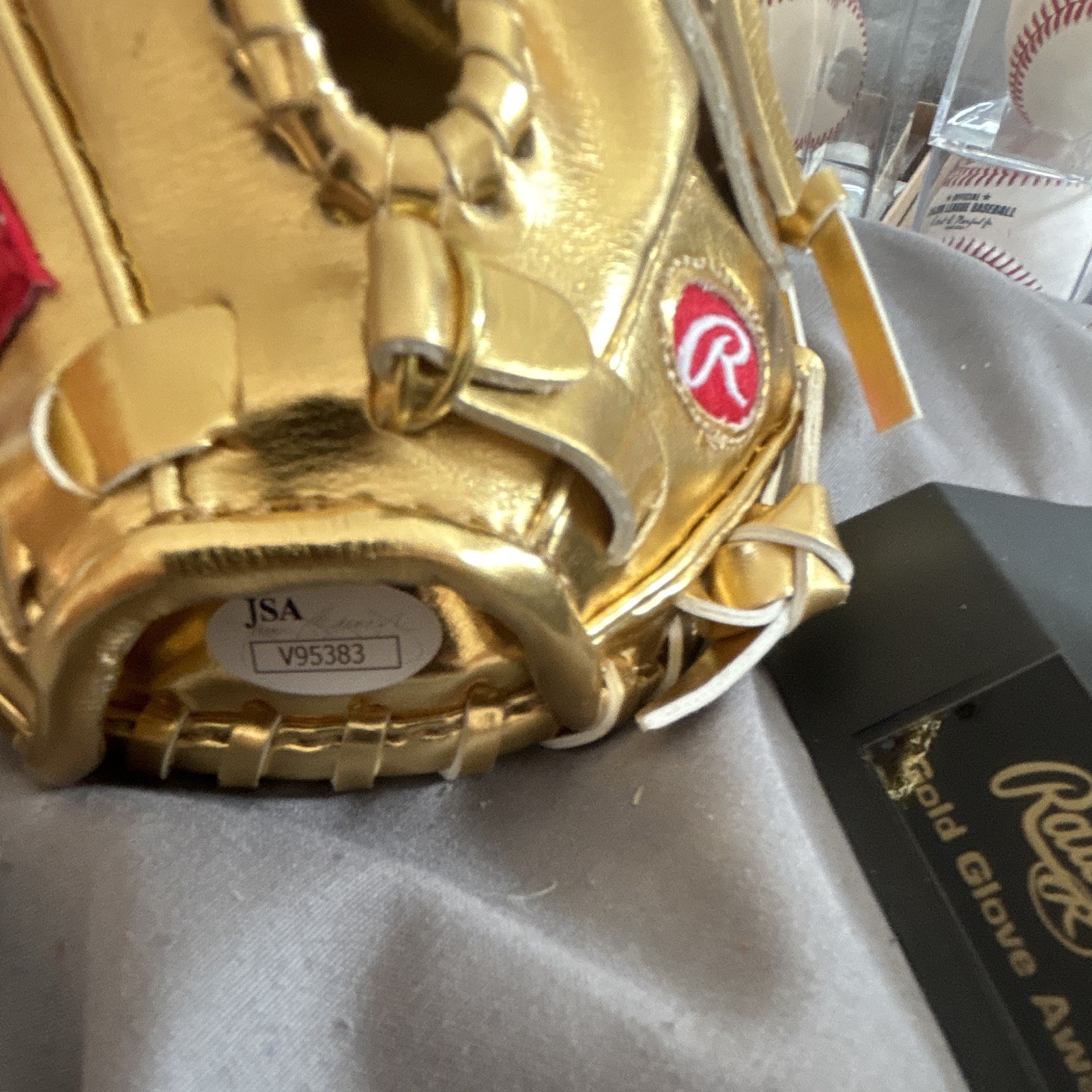 Alan Trammell autographed Rawlings Gold Glove Award mini Gold Leather Glove JSA