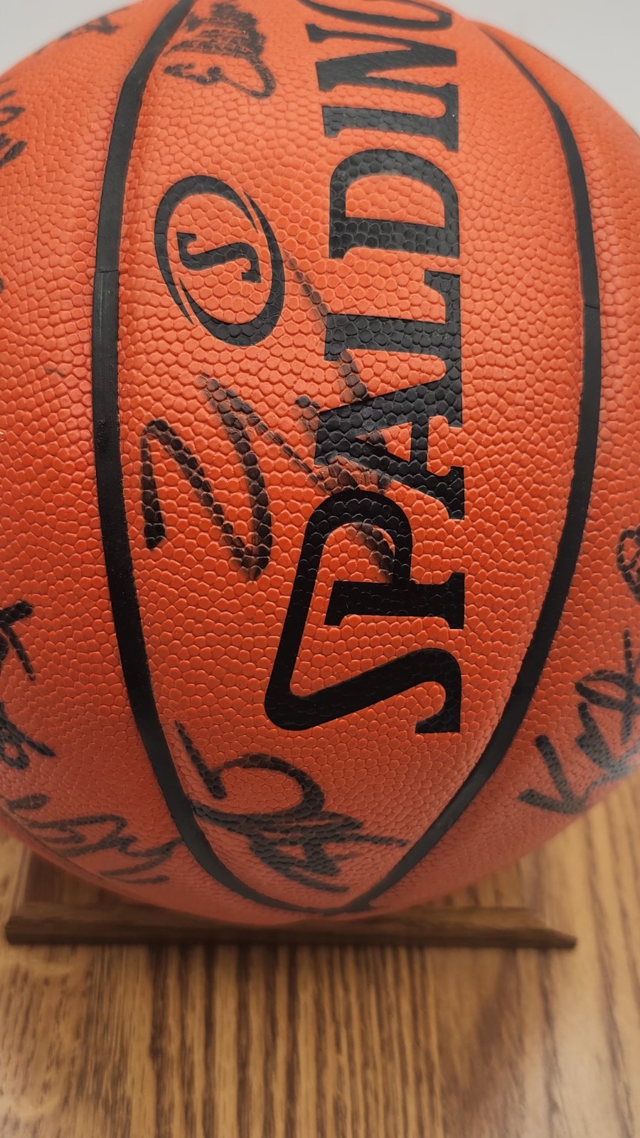 Sacramento Kings Team Signed Indoor/Outdoor Basketball