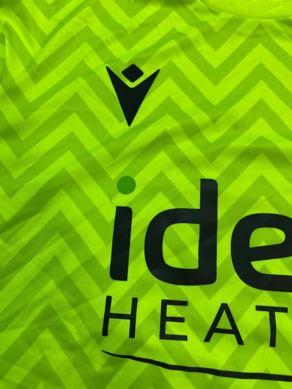 West Bromwich Albion 2024/25 Goalkeeper Shirt Macron WBA Lime Green Jersey XL