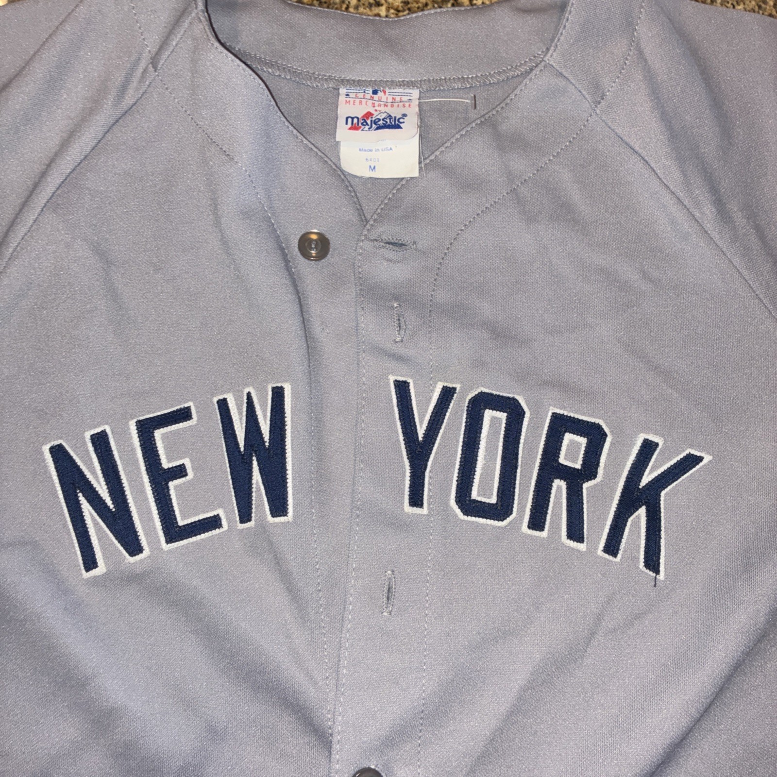 New York Yankees jersey (Youth) Medium missing 2 buttons see images made in USA
