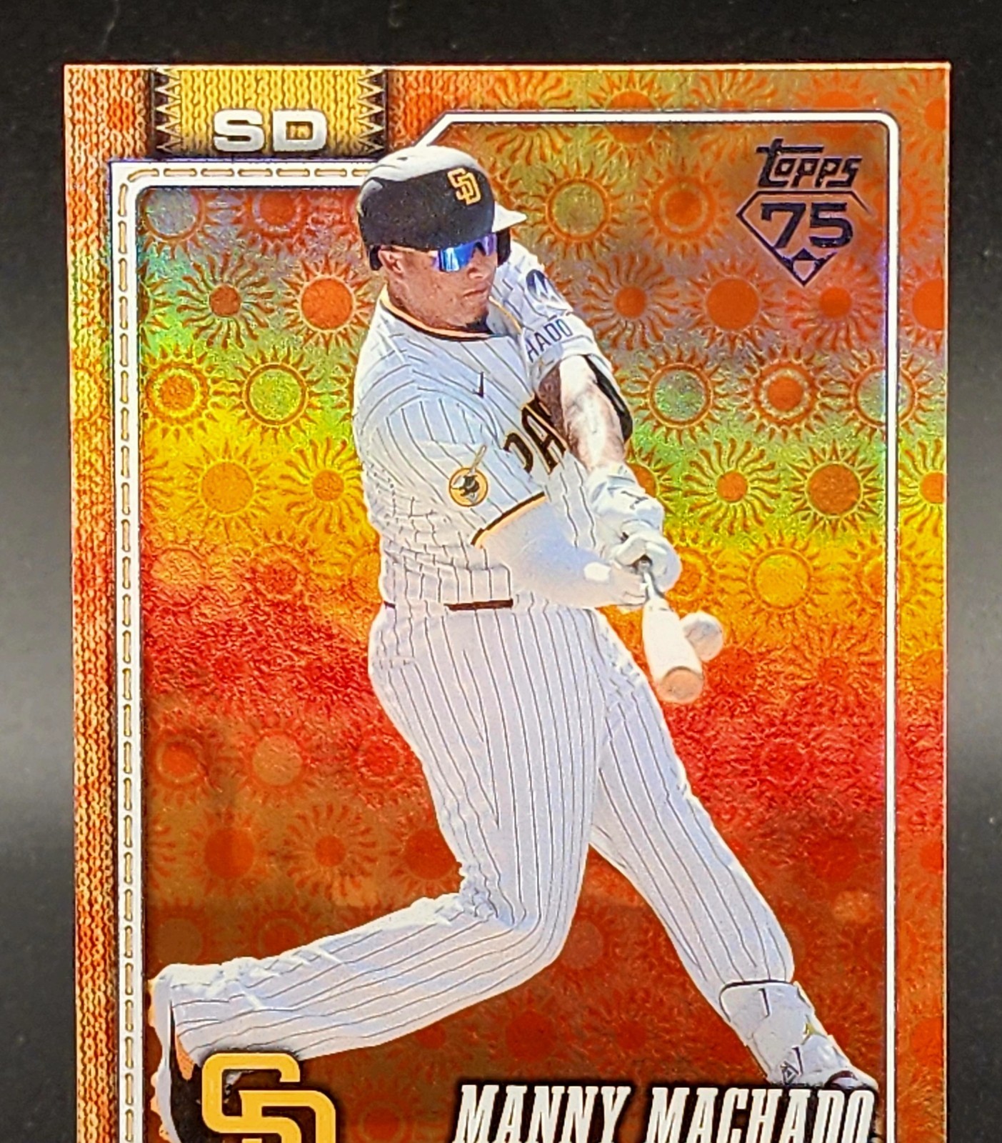 2026 Topps Series 2 Manny Machado Holiday Foil #614 Padres