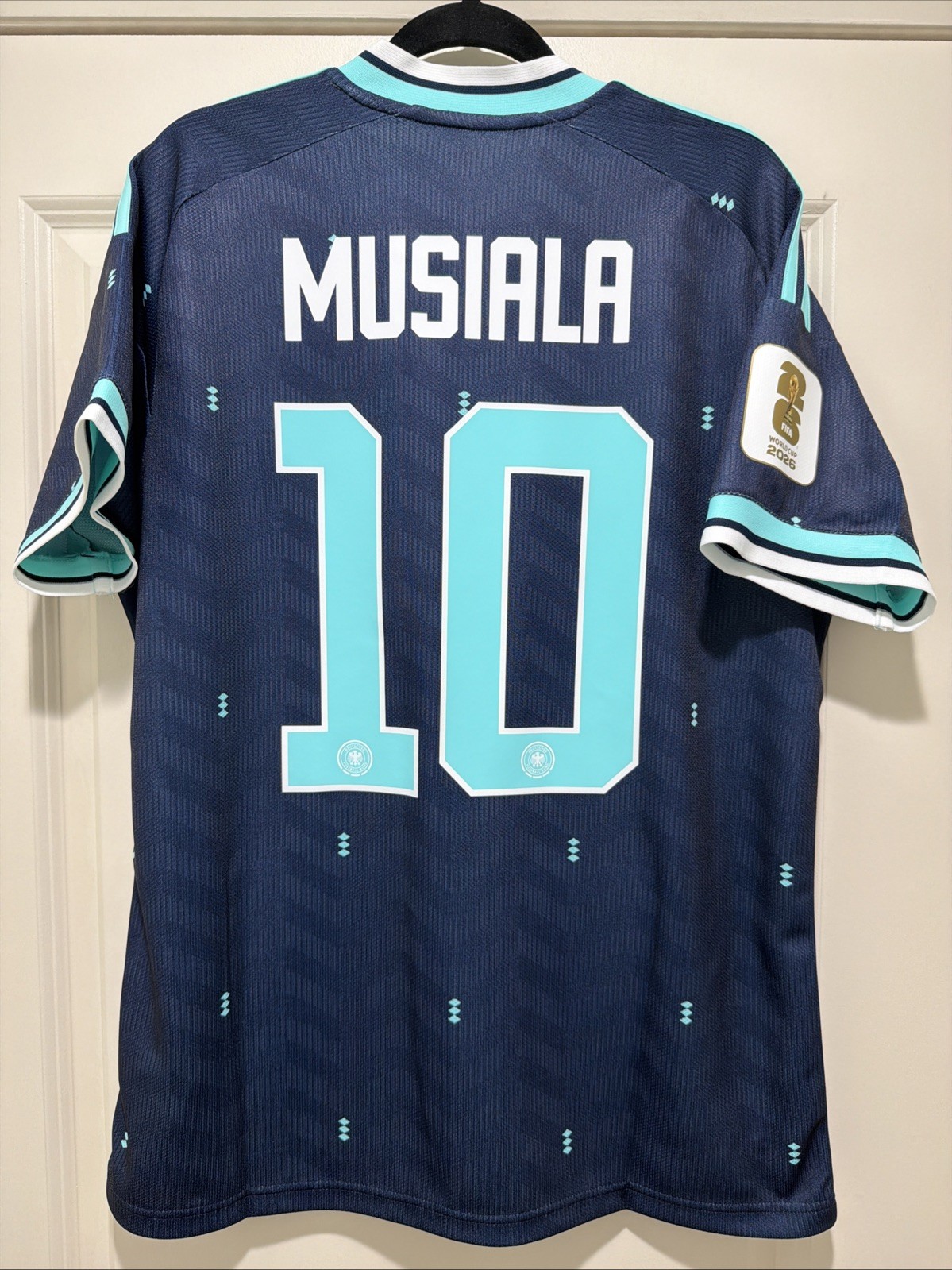 Jamal Musiala #10 Mens LARGE Adidas Germany Away World Cup Fan Jersey