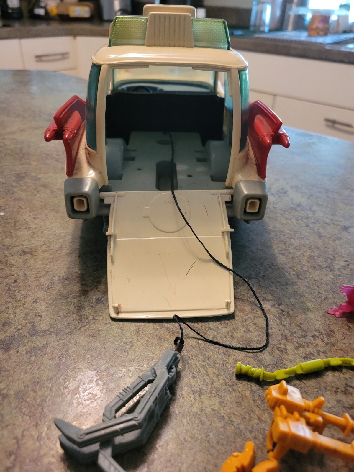 Vintage 1984 Columbia Pictures Made in Mexico Ghostbusters 14.5″ Car Ecto 1