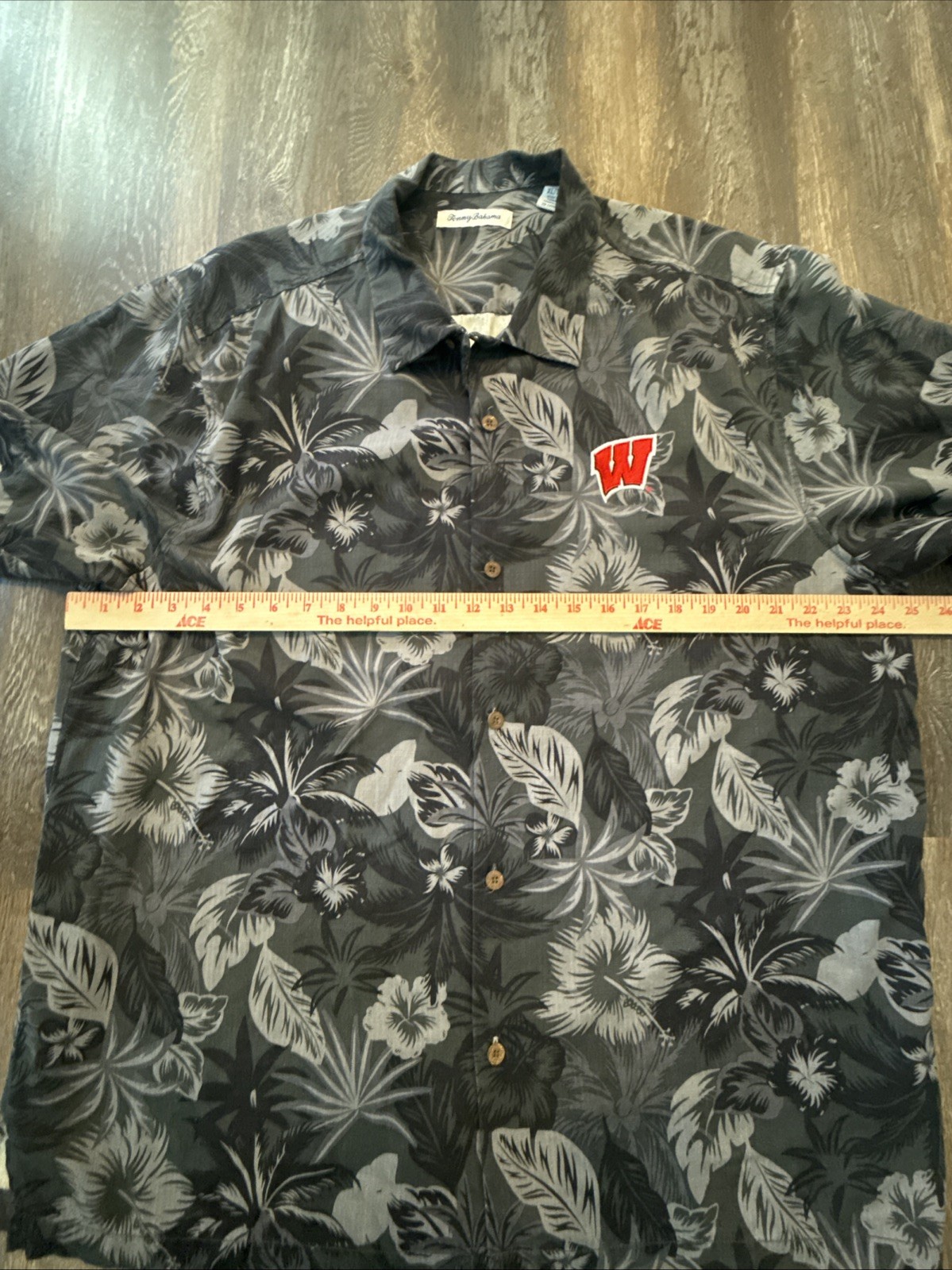 Tommy Bahama Wisconsin Badgers Mens XL Button Down Shirt Floral 100% Silk