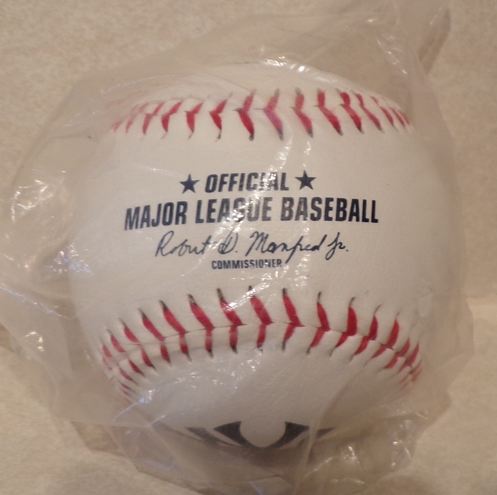 ULTRA PRO Baseball Holder Cube UV Protected with Rawlings Yankees Ball – NEW