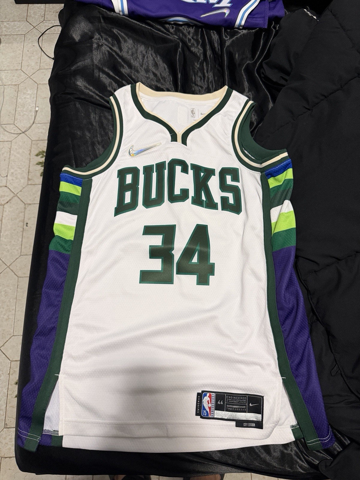 Nike Giannis Antetokounmpo Milwaukee Bucks #34 White NBA Jersey Size 44