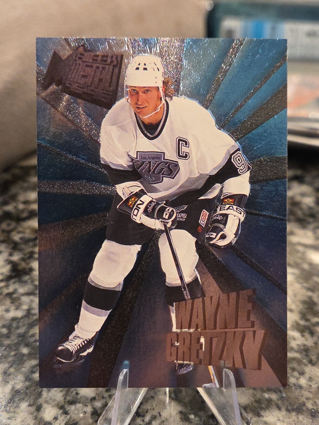 WAYNE GRETZKY 1995-96 Fleer Metal Heavy Metal Holofoil – Los Angeles Kings SP