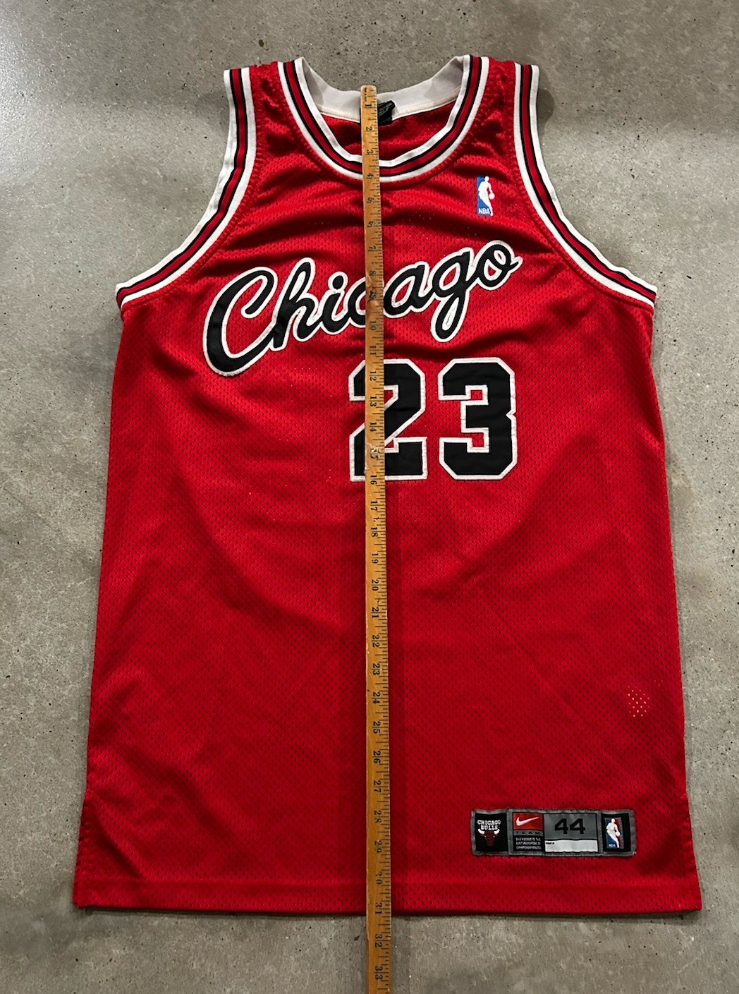 Michael Jordan Chicago Bulls Vintage Retro Authentic Nike NBA Jersey Size 44