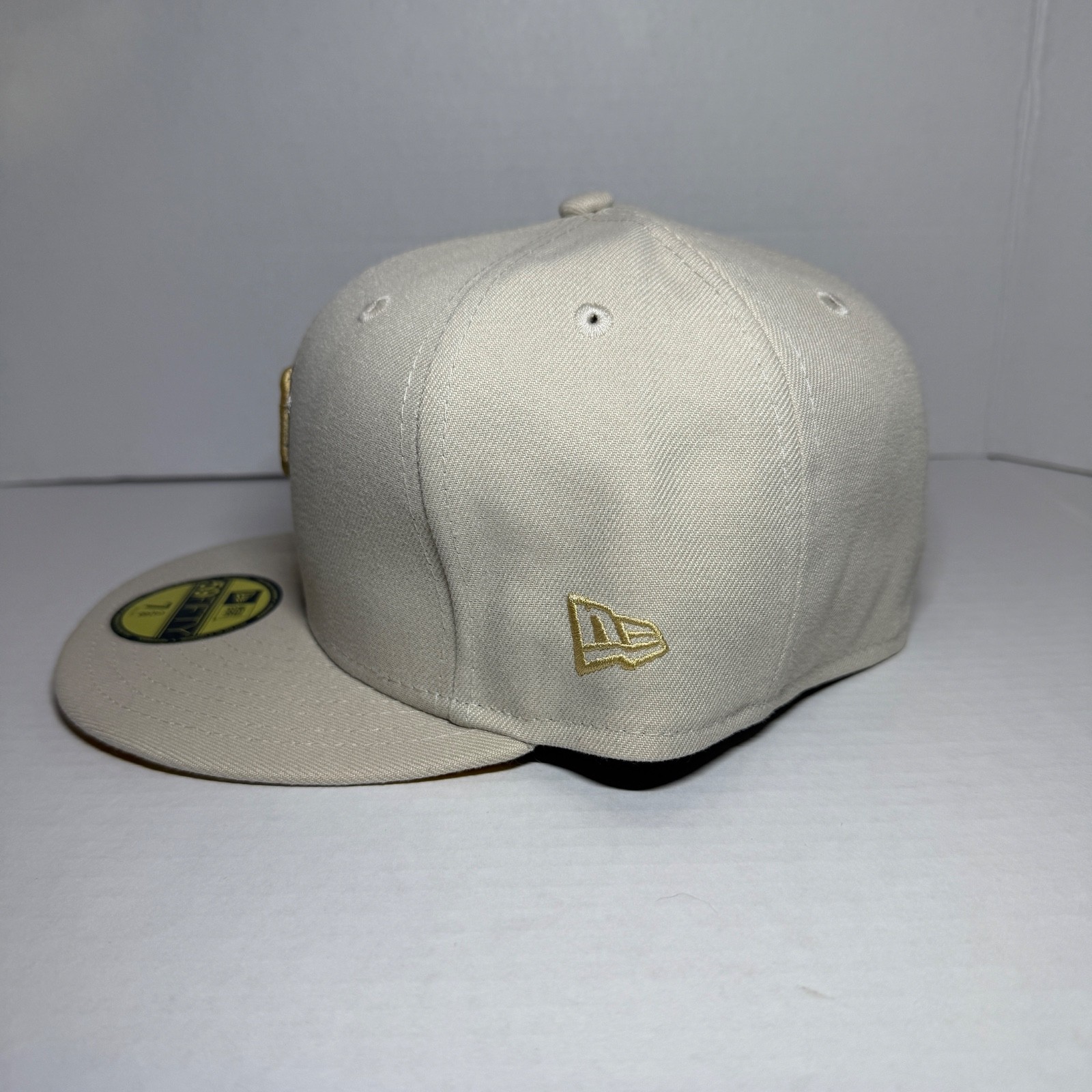 New Era 59Fifty Fitted Hat Cap Pittsburgh Pirates Men’s 7 3/8 – Stone/Yellow