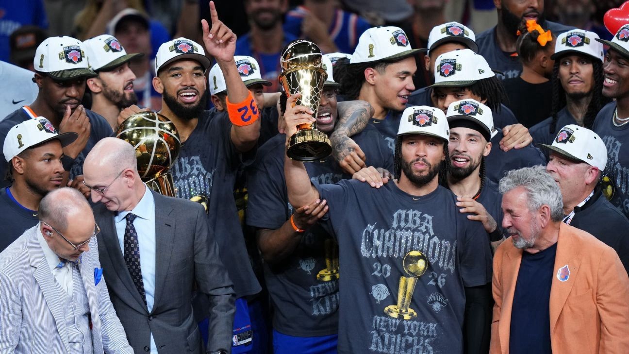 AUTHENTIC New York Knicks Nike 2026 NBA Finals Champions Locker Room Shirt SIZES