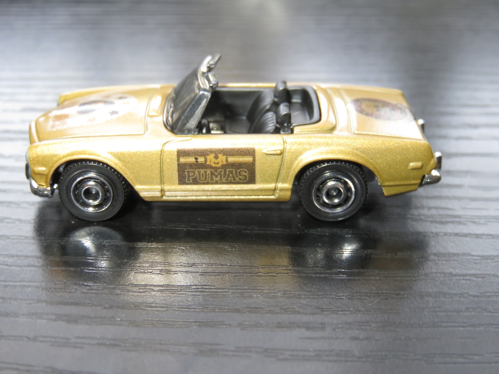 Hot Wheels – Matchbox with U.N.A.M. PUMAS Decals One-Of-A-Kind