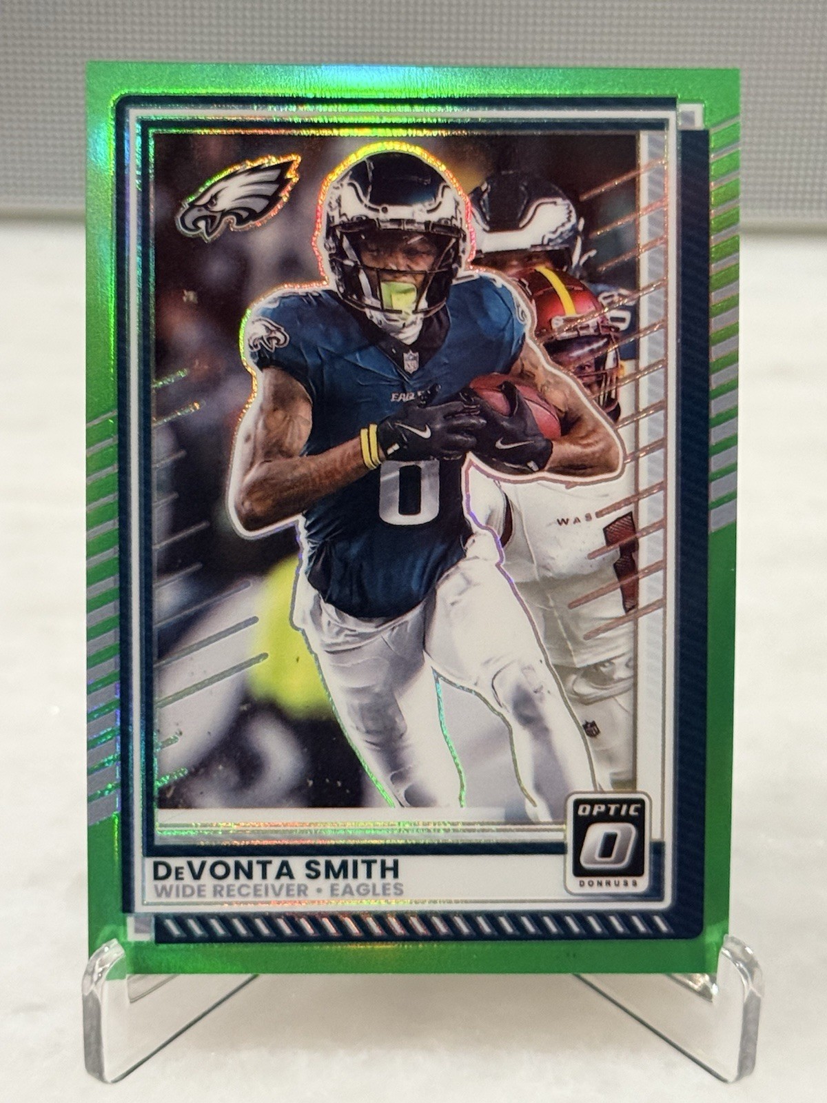 2025 Panini Optic DeVonta Smith #28 Neon Green Prizm /199 Philadelphia Eagles