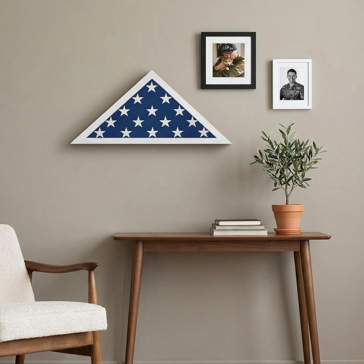 Sleek Triangular Flag Case in White for 5×9.5′ Burial Flags – Timeless Elegance